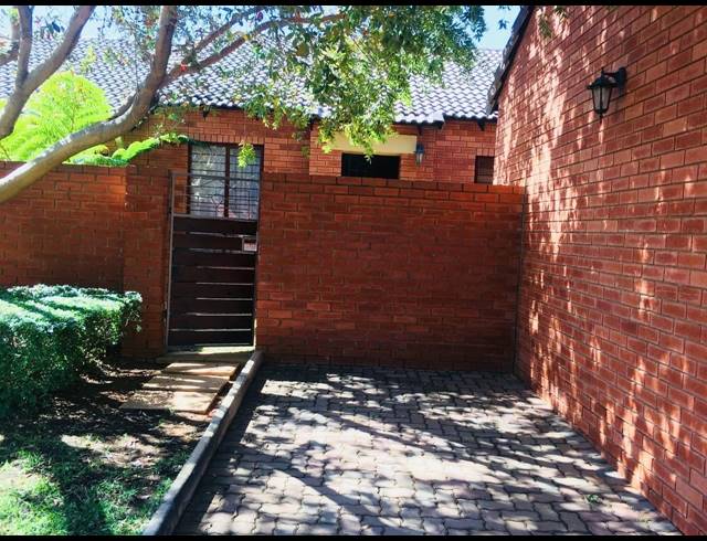 2 BEDROOM SIMPLEX TO LET IN BOARDWALK
